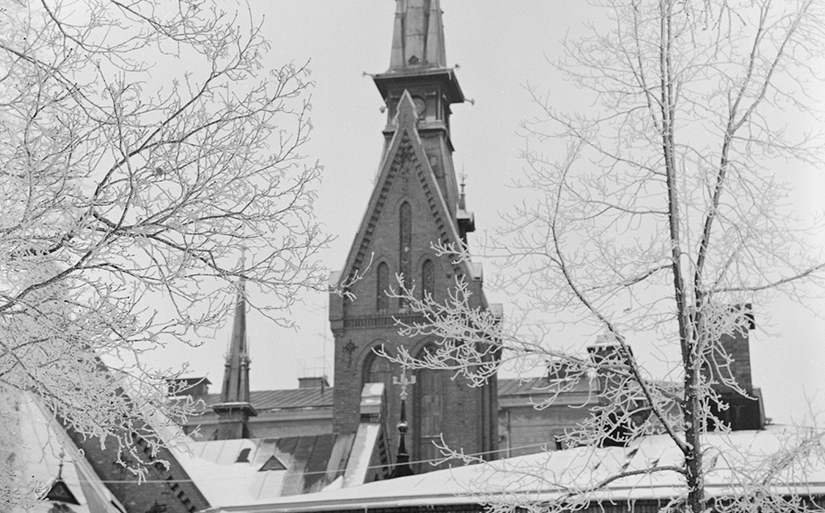 Luminen kirkon torni.