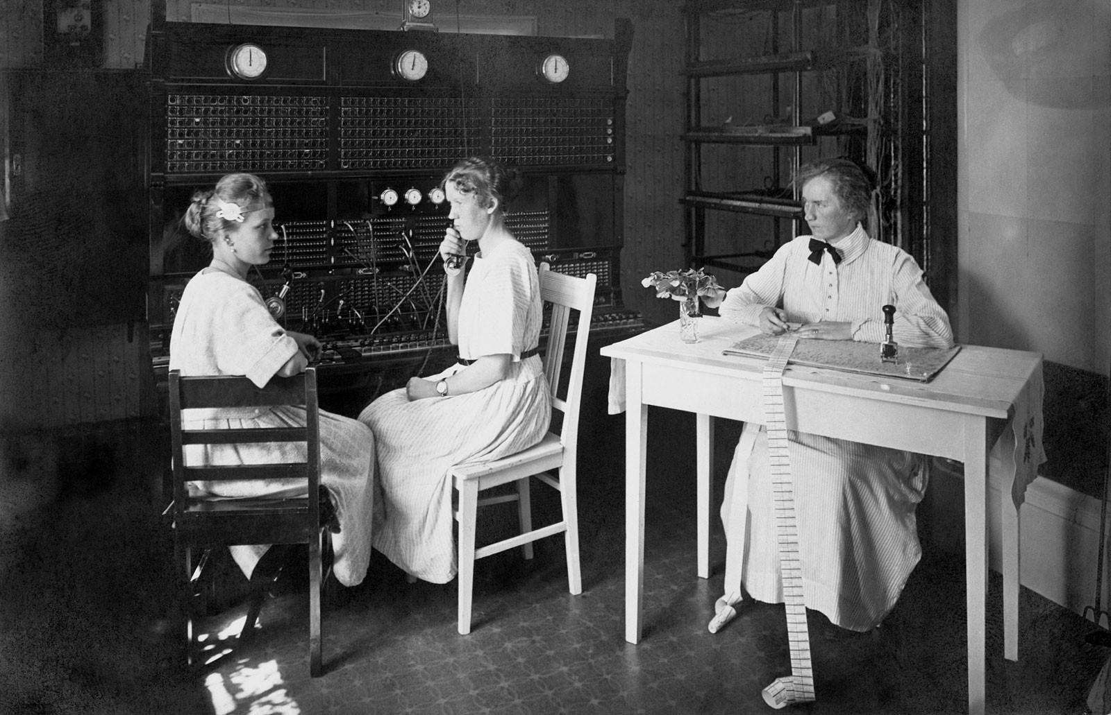 Kulosaaren puhelinkeskus 1920-luvulla. Kuva: Helsingin kaupunginmuseo